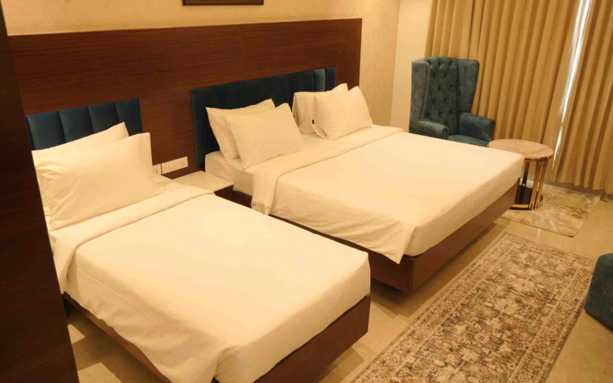 Twin bed room with elegant furnishings